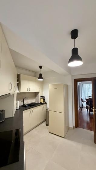 Apartament cu 3 camere semidecomandat, mobilat în Ultracentral