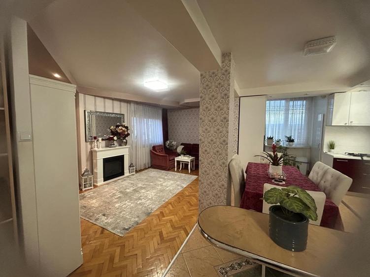 Apartament cu 4 camere decomandat în Central