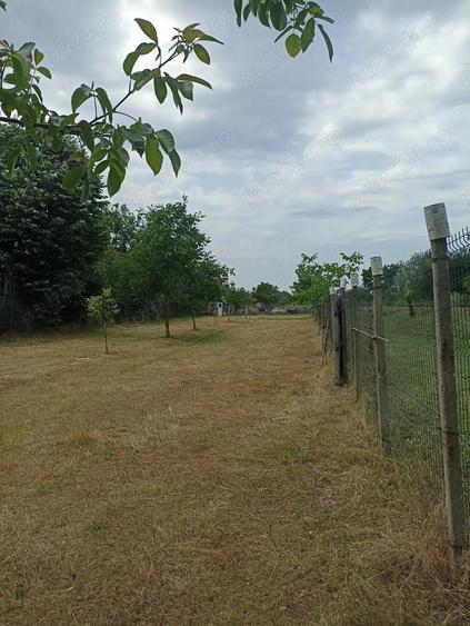 Teren de 1000 mp, în Ștefănești