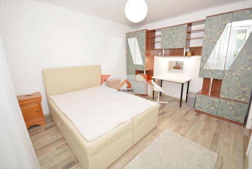 Apartament cu 4 camere decomandat în Drumul Taberei