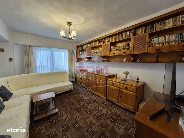 Apartament cu 3 camere decomandat în Central