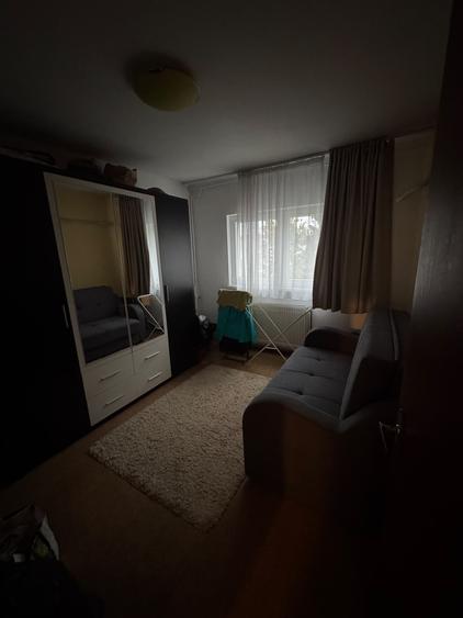 Apartament cu 3 camere decomandat în Berceni