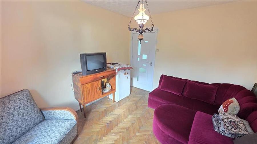Apartament cu 2 camere semidecomandat, mobilat în Central