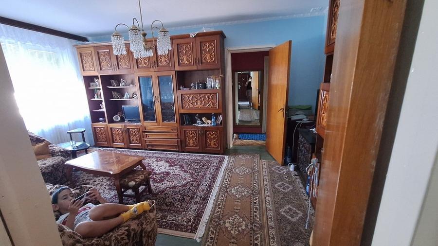 Apartament cu 3 camere semidecomandat în Titan