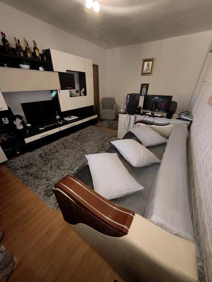 Apartament cu 2 camere semidecomandat în Cetate