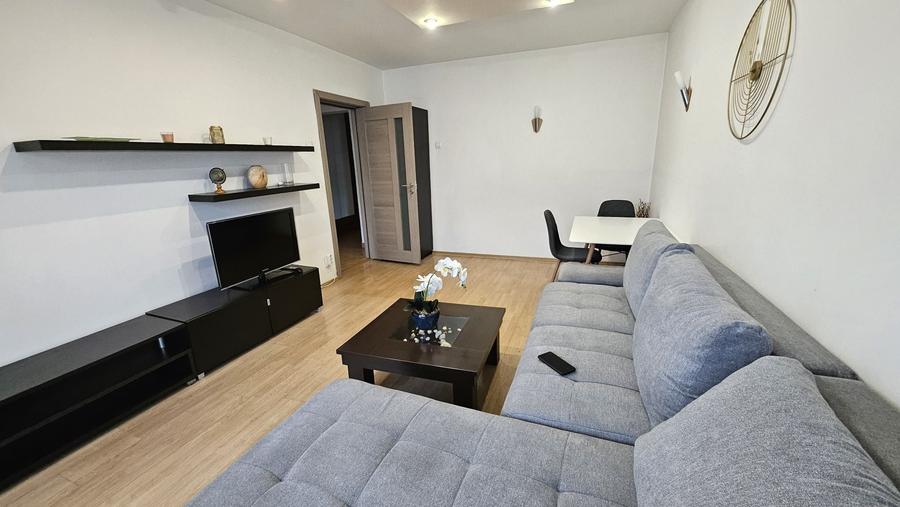 Apartament cu 2 camere decomandat în Republicii