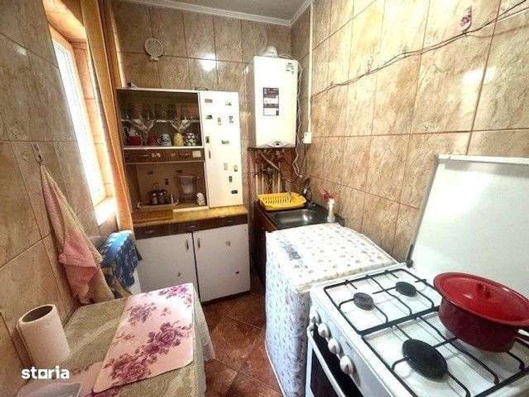 Apartament cu 4 camere decomandat în Drăgănești-Olt
