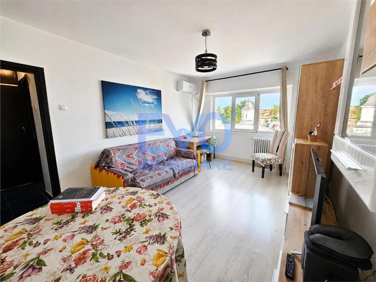 Apartament cu 3 camere decomandat în Independenței