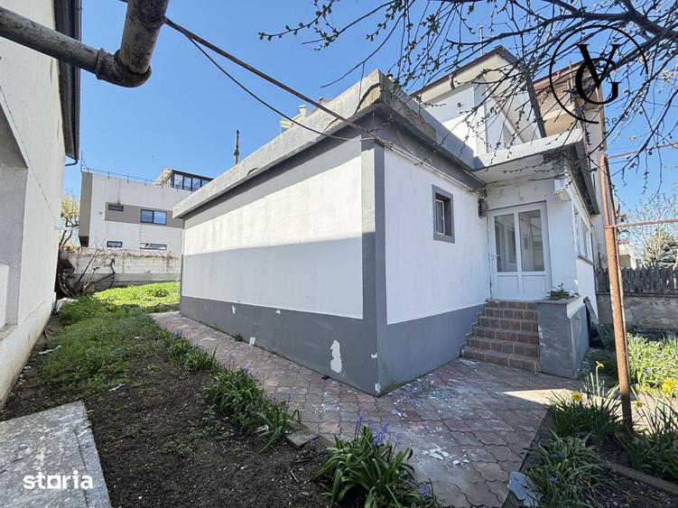 Casă cu 6 camere semidecomandat cu Teren 327 Mp în Central