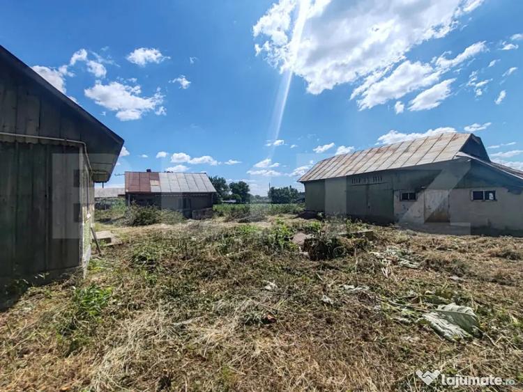 Casă cu 2 camere cu Teren 9600 Mp în Central