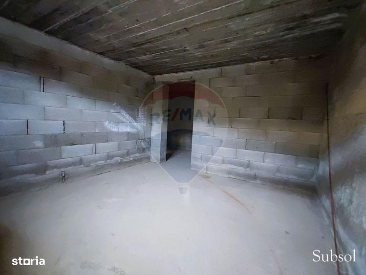 Casă cu 4 camere cu Teren 300 Mp în Central