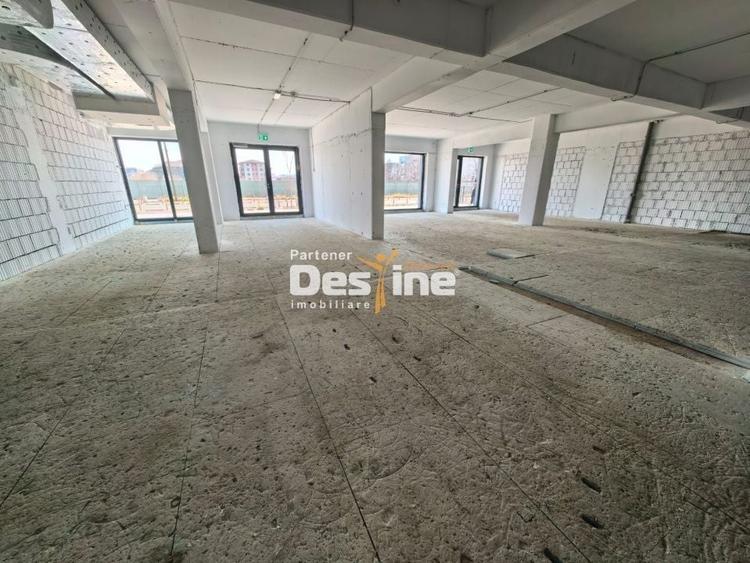 Spațiu comercial, de 217 mp, în Baza 3
