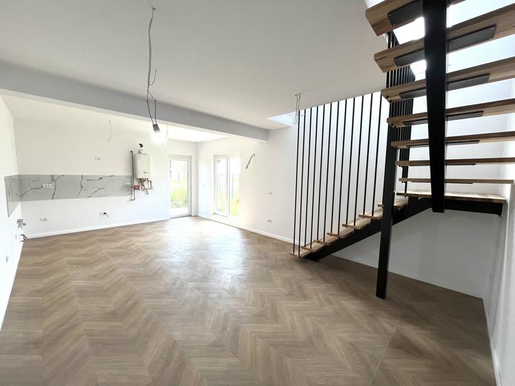 Duplex cu 4 camere cu Teren 375 Mp în Covaci