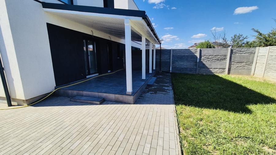 Duplex cu 4 camere cu Teren 290 Mp în Giroc