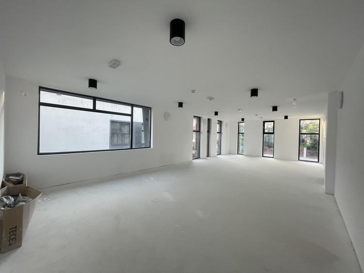 Spațiu comercial, de 1,578 mp, în Dâmbul Rotund