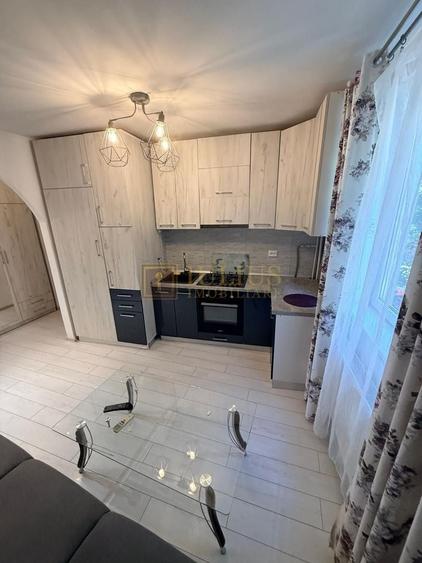 Apartament cu 3 camere decomandat, mobilat în Complex Studențesc