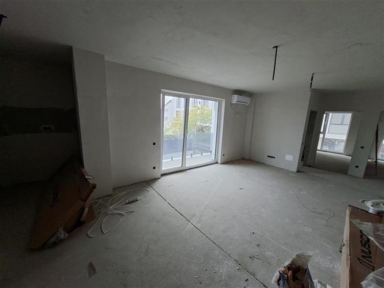 Apartament cu 4 camere semidecomandat în Mărăști