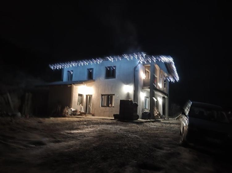 Casă cu 3 camere în Corunca