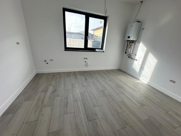 Casă individuală cu 4 camere cu Canalizare în Central