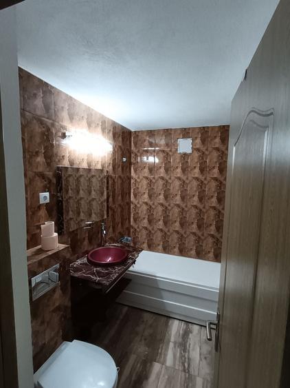 Apartament cu 2 camere decomandat în Valea