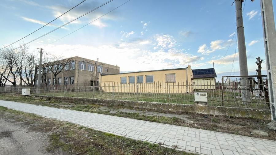 Spațiu comercial, de 278 mp, în Periferie