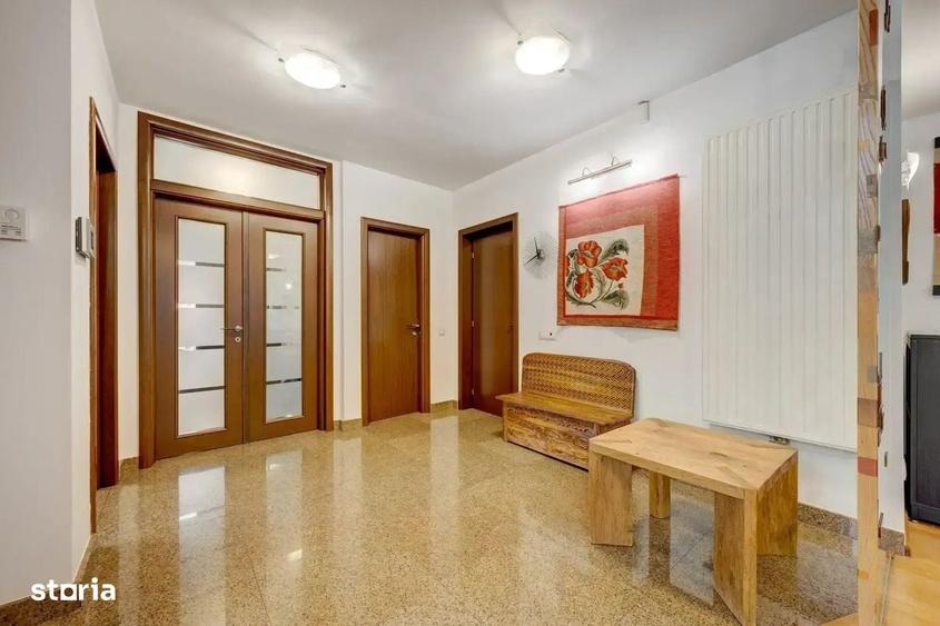 Casă cu 4 camere cu Teren 300 Mp în Central