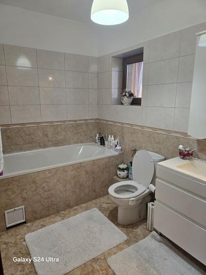 Duplex cu 4 camere cu Canalizare în Est