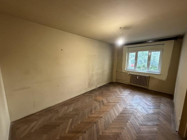 Apartament cu 3 camere decomandat în 1 Mai