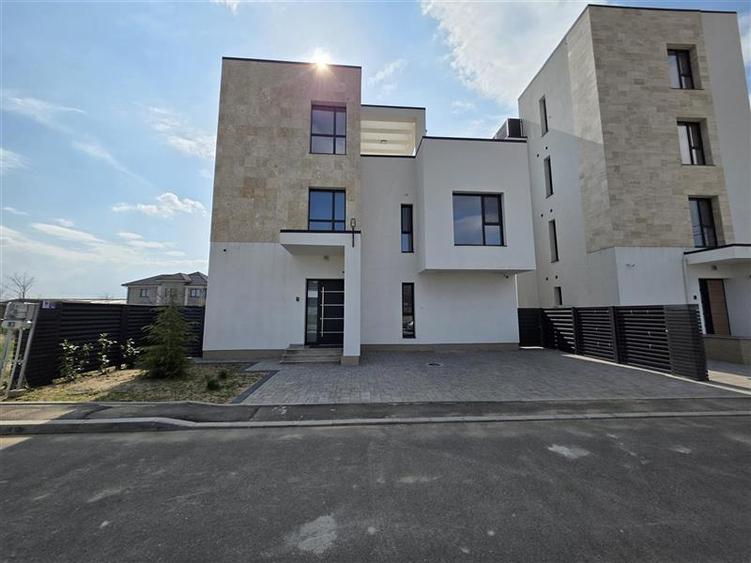 Casă individuală cu 4 camere cu Canalizare în Sud-Est