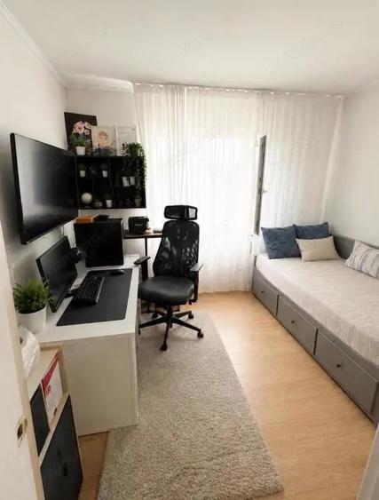 Apartament cu 3 camere semidecomandat în Bucovina