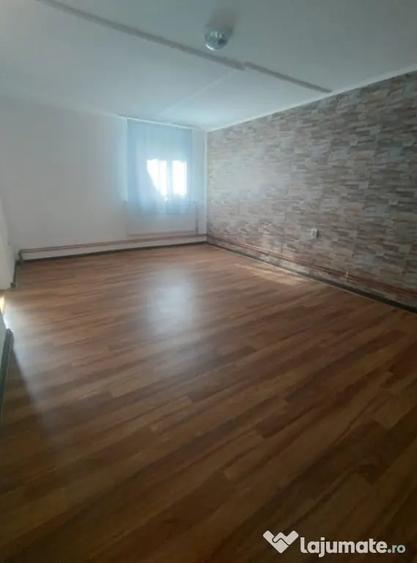 Casă cu 3 camere cu Teren 500 Mp în Predeal