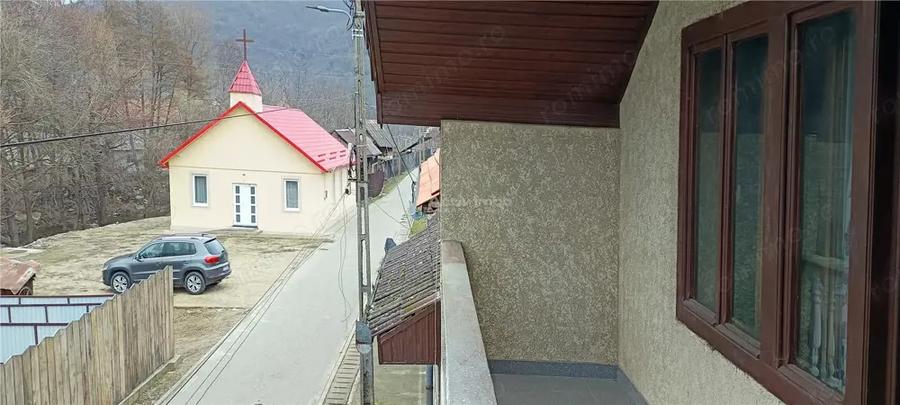 Casă cu 5 camere cu Canalizare în Berzasca