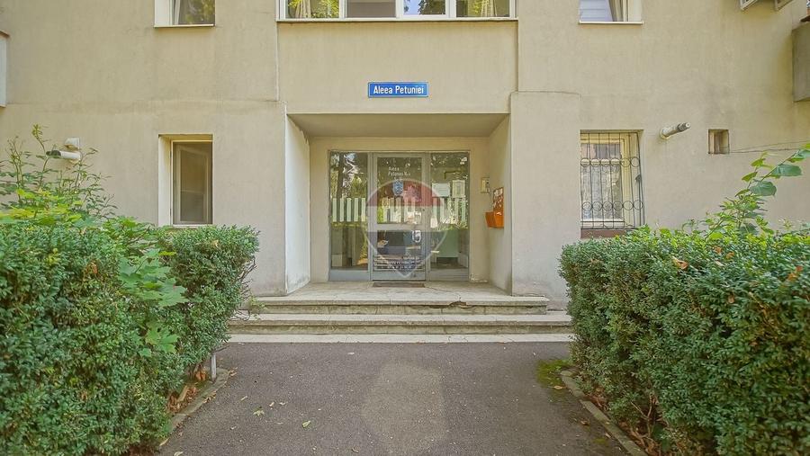 Apartament cu 2 camere semidecomandat în Centrul Civic