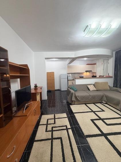 Apartament semidecomandat în Baba Novac