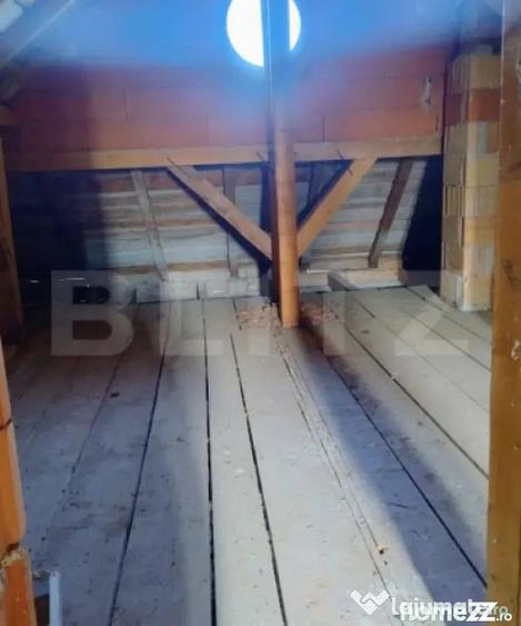 Casă cu 5 camere cu Teren 560 Mp în Urișor