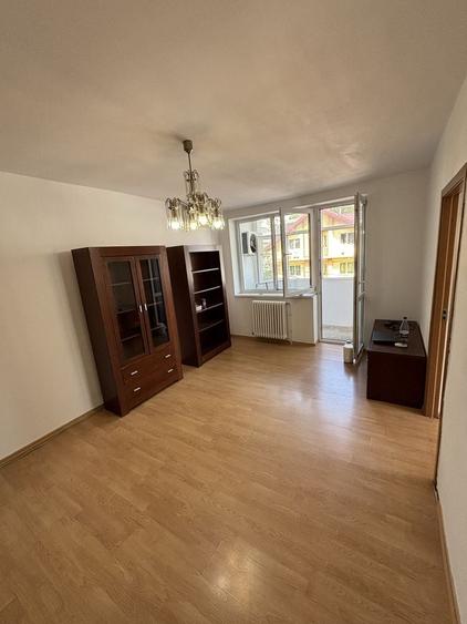 Apartament cu 2 camere semidecomandat în Exterior Vest