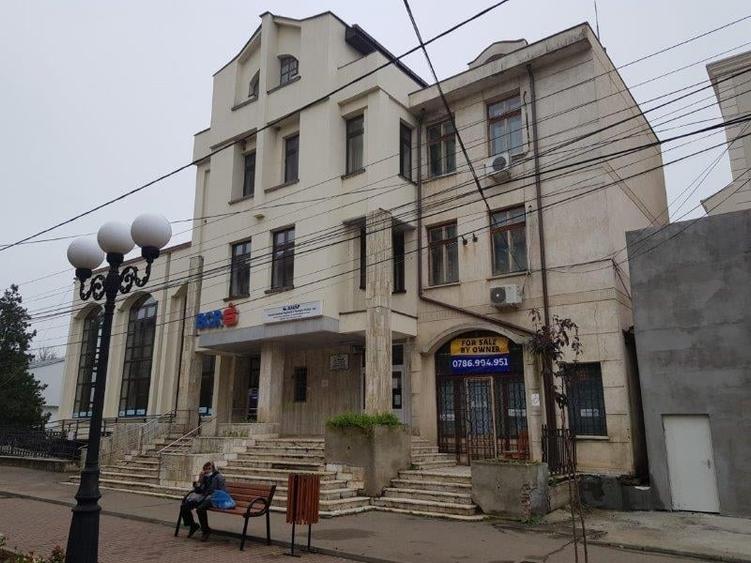 Birou, de 264 mp, în Central