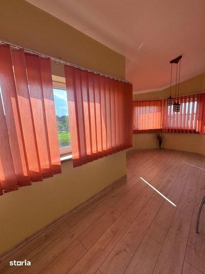 Casă cu 6 camere cu Teren 2500 Mp în Siret