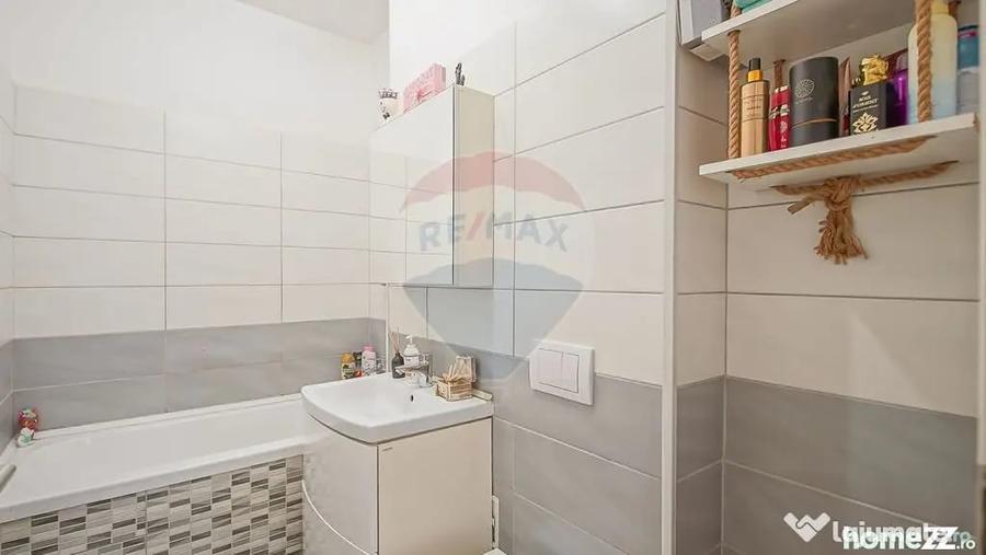 Apartament cu 3 camere decomandat în Tractorul
