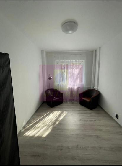 Apartament cu 3 camere semidecomandat, mobilat în Panduri