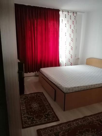 Apartament cu 3 camere decomandat în Berceni