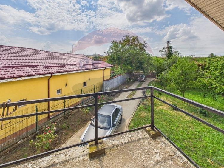 Casă individuală cu 5 camere cu Teren 1000 Mp în Sud