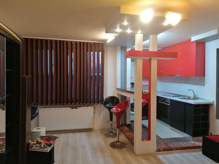 Garsonieră decomandată în Central