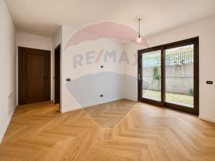 Apartament cu 3 camere decomandat în Calea Moroieni