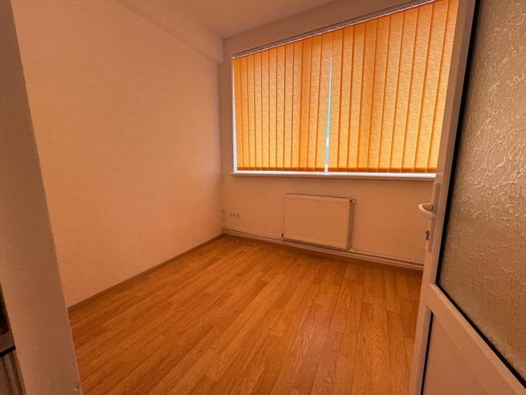 Spațiu comercial, de 900 mp, în Tractorul
