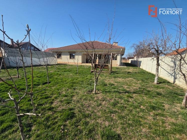 Casă individuală cu 5 camere cu Canalizare în Sânmihaiu Român