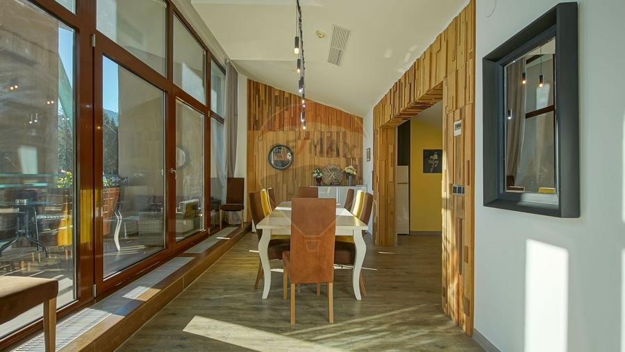 Apartament cu 4 camere semidecomandat, mobilat în Poiana Brașov