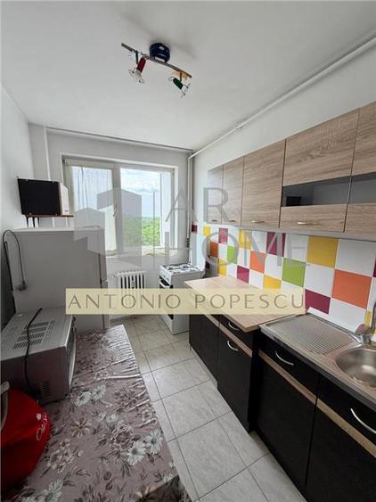 Apartament cu 2 camere semidecomandat, mobilat în Sud