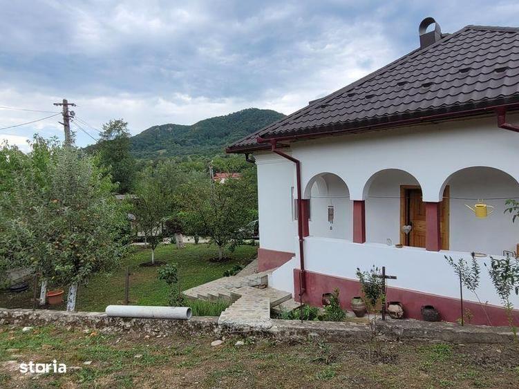 Casă cu 4 camere cu Teren 85 Mp în Corbi