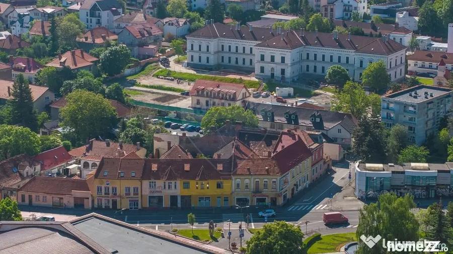 Apartament cu 4 camere decomandat în Dealul Cetății